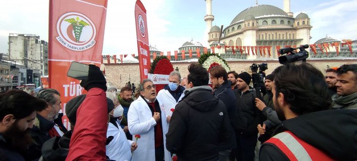 Taksim'de polisle doktorlar arasında arbede  -7
