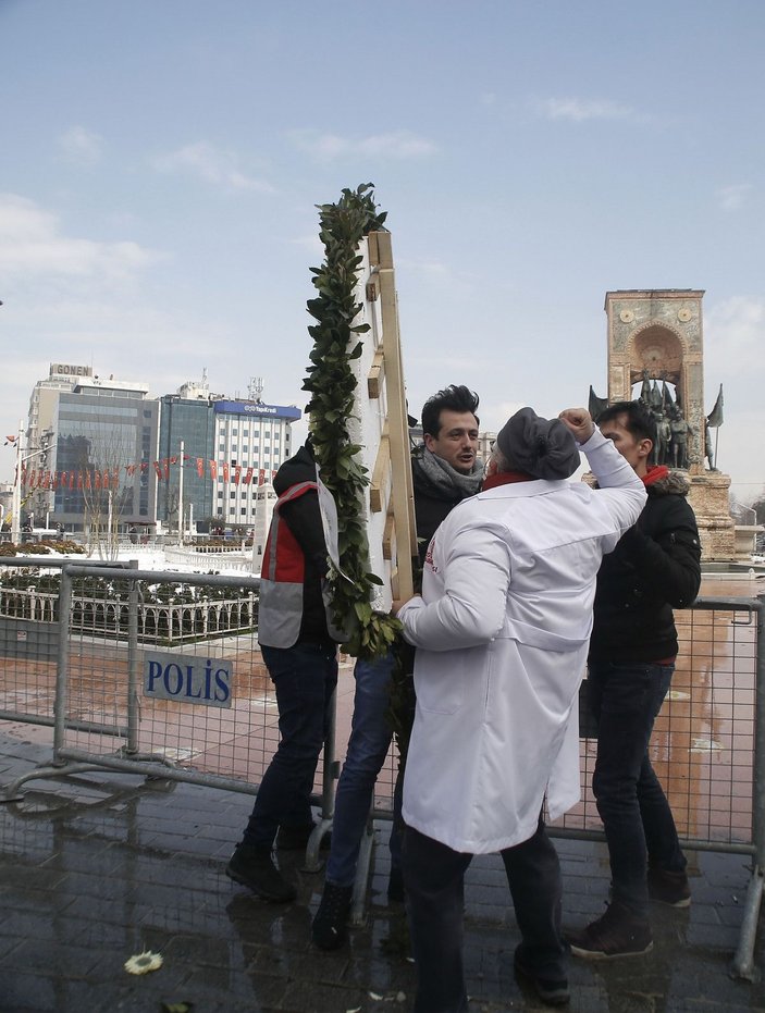 Taksim'de polisle doktorlar arasında arbede  -4