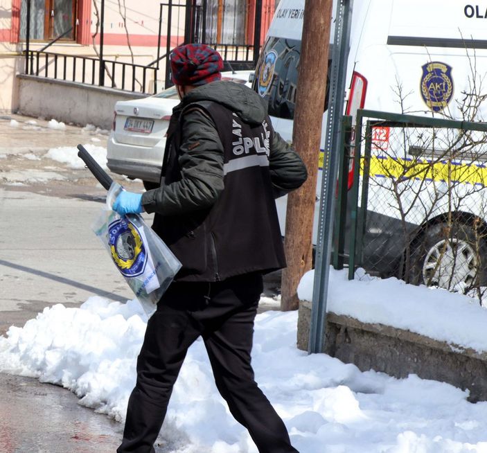 Temizlediği tüfeği ateş alınca karnından vuruldu  -3