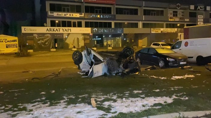 Bursa'da takla atan otomobildeki 2 kişi öldü -2