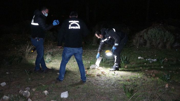 Ormandaki mezardan köpek ölüsü çıktı -3