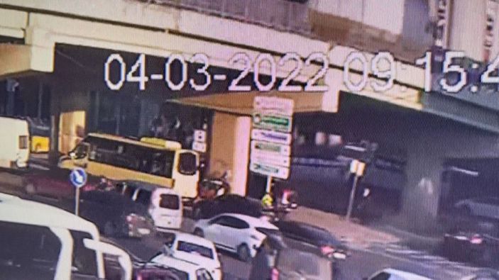 Başakşehir'de yol verme tartışmasında otomobili üzerlerine sürdü -4