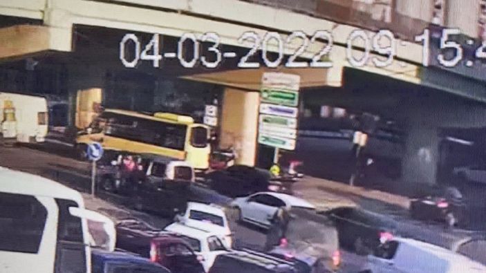 Başakşehir'de yol verme tartışmasında otomobili üzerlerine sürdü -3