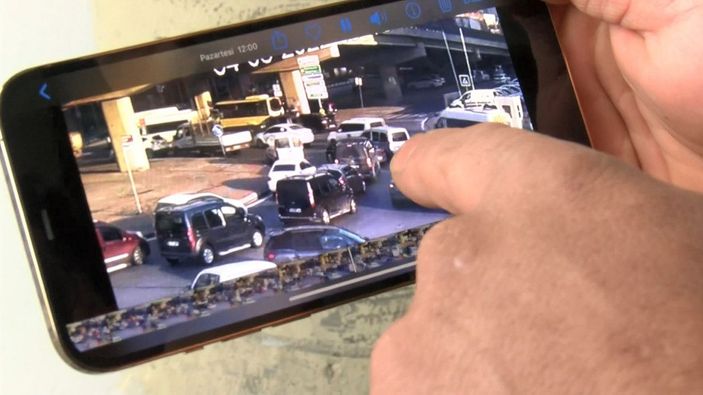 Başakşehir'de yol verme tartışmasında otomobili üzerlerine sürdü -6