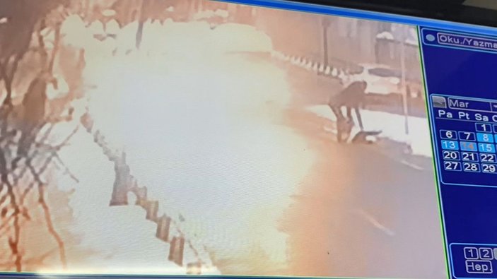 Çekmeköy'de yaya geçidinde otomobil çarptı: Oanlar kamerada -3
