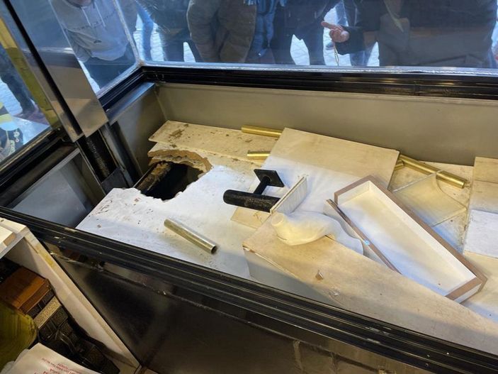 d Dere yatağından girdikleri kuyumcuyu soyan şüphelilerden 4'ü tutuklandı -10