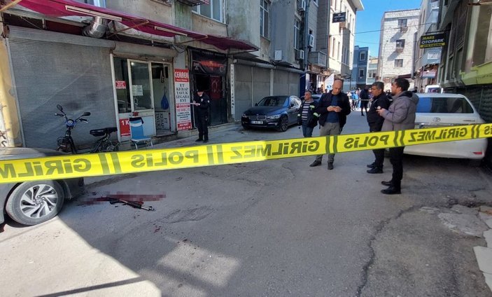 Otoparkçı, bıçakla saldıran 3 kişiyi pompalıyla vurdu -4