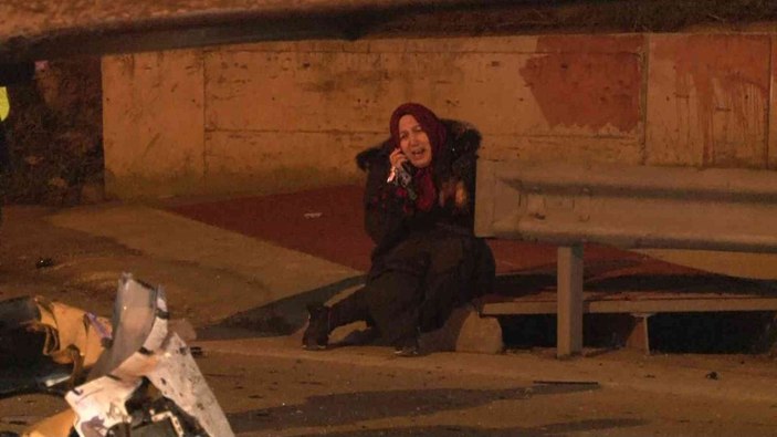 D-100 Karayolu'nda bariyerlere giren aracın sürücüsü yola fırladı