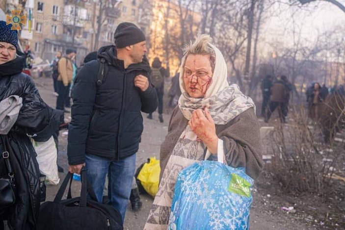Kiev’in Podil semtine bu sabah füze parçası düştü: 1 ölü -1