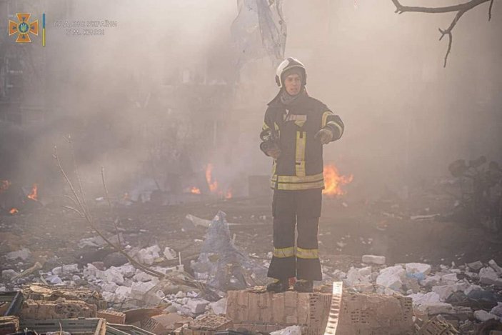 Kiev’in Podil semtine bu sabah füze parçası düştü: 1 ölü -6