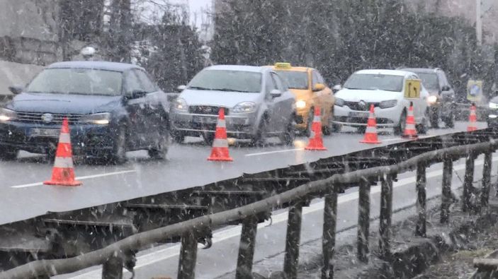 d Üsküdar Şile yolunda kamyonet devrildi; trafik yoğunluğu oluştu -7