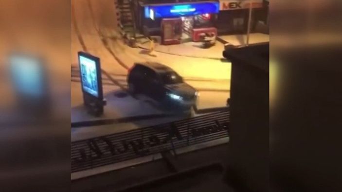 İstanbul'da yollar buz pistine döndü, kazalar beraberinde geldi -1