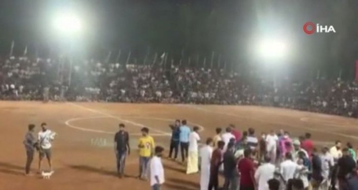 Hindistan’da futbol maçında tribün çöktü: 200 yaralı