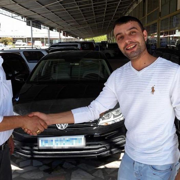 Cinayet şüphelisi, üzerine kendi resmini yapıştırdığı sahte kimlikle yakalandı -1