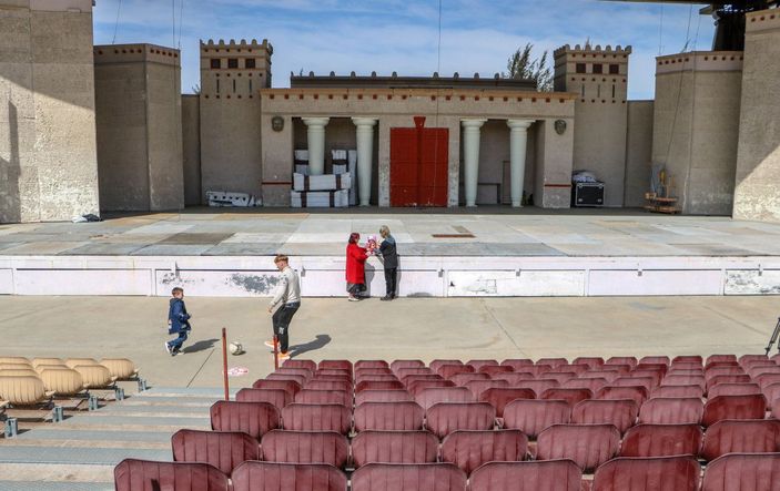 Yıllar önceki kulisleri, savaştan kaçan Ukraynalı ve Rus dansçı çiftin yeni yuvası oldu -5