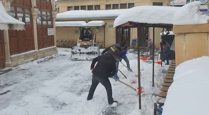 Karadeniz'de kar esareti; araçlar kayboldu, evlerin girişleri kapandı -9
