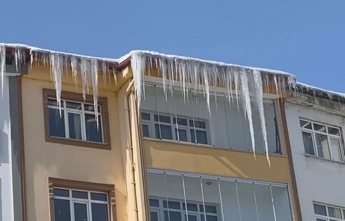 Karadeniz'de kar esareti; araçlar kayboldu, evlerin girişleri kapandı -10