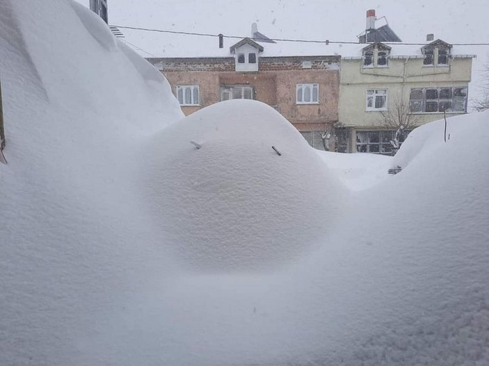 Karadeniz'de kar esareti; araçlar kayboldu, evlerin girişleri kapandı -4