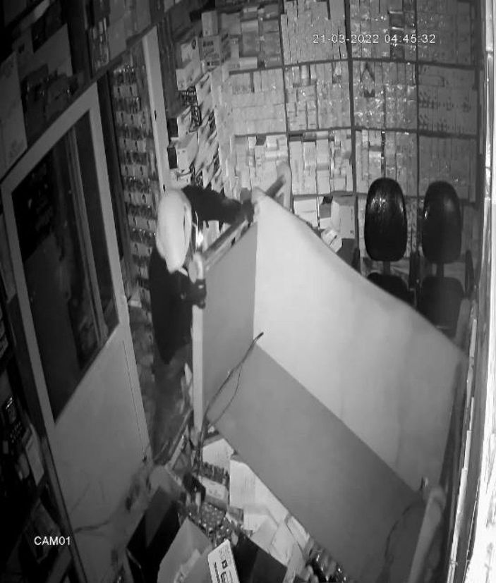 Gaziosmanpaşa'da dakikalar içinde 400 kilogramlık kasayı sürükleyek çaldılar -1