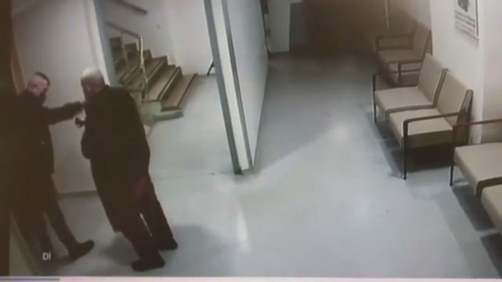 Röntgene gelen hastaları hedef seçen dolandırıcı kamerada -1