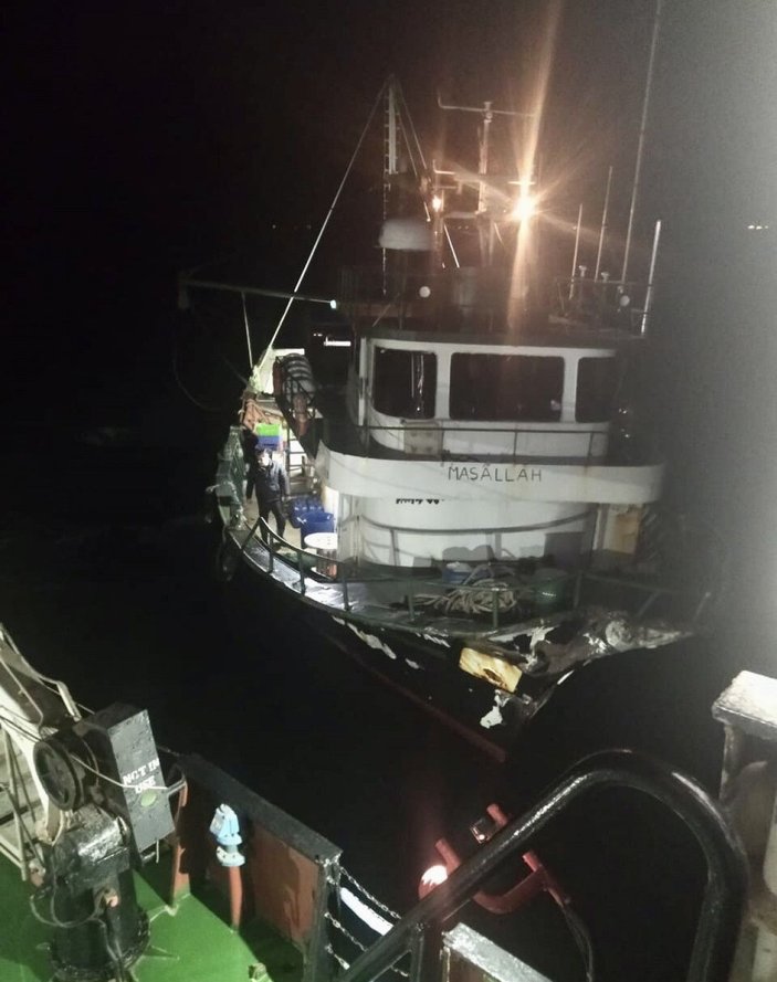Boğaz girişinde balıkçı teknesiyle kargo gemisi çarpıştı  -3