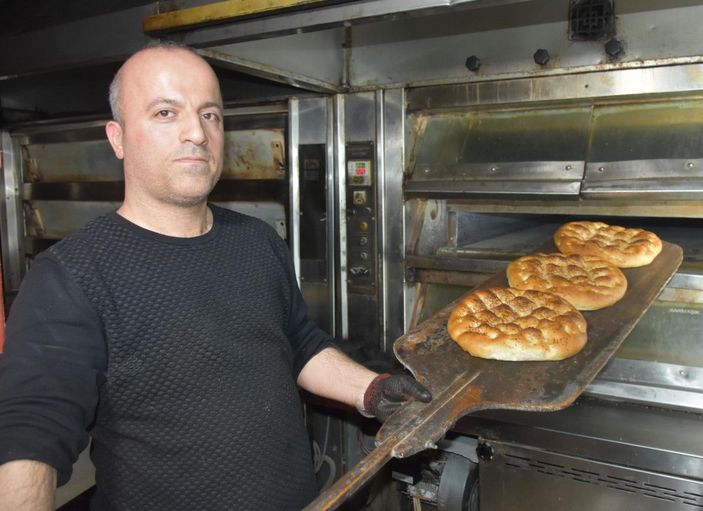 İzmir'de 350 gram susamlı pide 6 lira -5