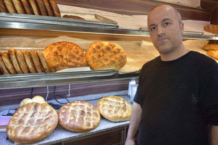 İzmir'de 350 gram susamlı pide 6 lira -7