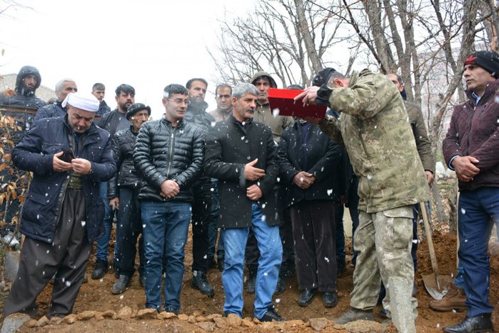 Kanserden ölen Kıbrıs gazisi, Şemdinli'de toprağa verildi -10