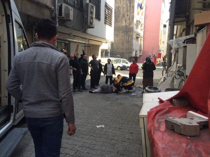 Cam silerken 5'inci kattan düşen kadın ağır yaralandı -2