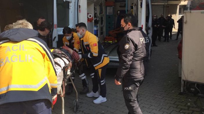 d Cam silerken 5'inci kattan düşen kadın ağır yaralandı -1