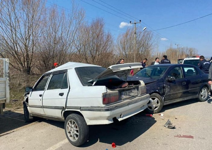 Kütahya'da trafik kazası: 1 ölü 4 yaralı