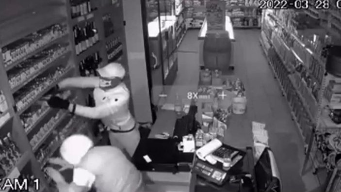 Hırsızın çaldığı atla girdiği markette bu kez 200 bin TL’lik hırsızlık şoku -1