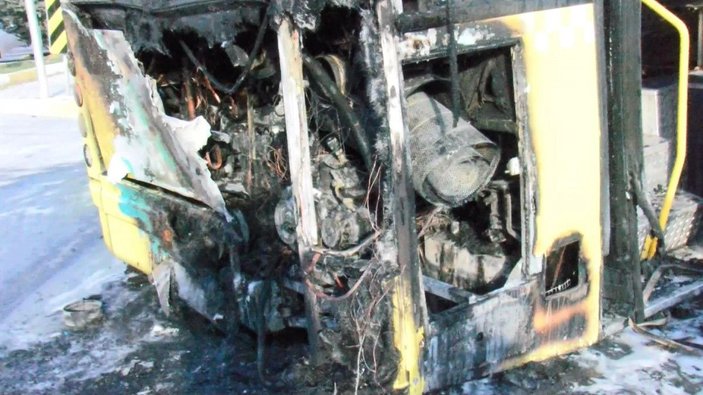 Bağcılar'da İETT otobüsü alev alev yandı -6