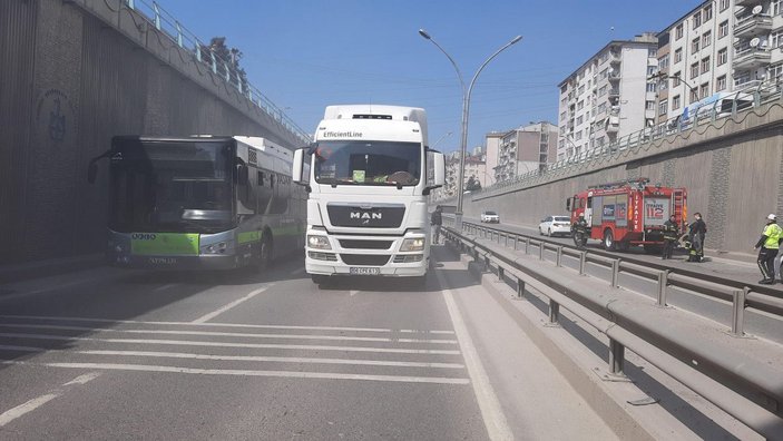 Sivrisinekle mücadele için sıkılan ilaç tünele doldu; ulaşım durdu -5