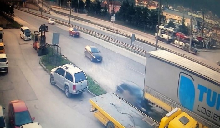 Makas atarken, park halindeki tıra böyle girdi -2