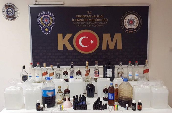 Erzincan'da 'sahte içki' operasyonu; 30 litre etil alkol ele geçirildi -1