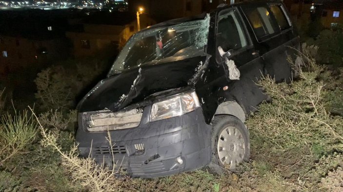 Sancaktepe’de şarampole yuvarlanan minibüsün sürücüsü öldü
