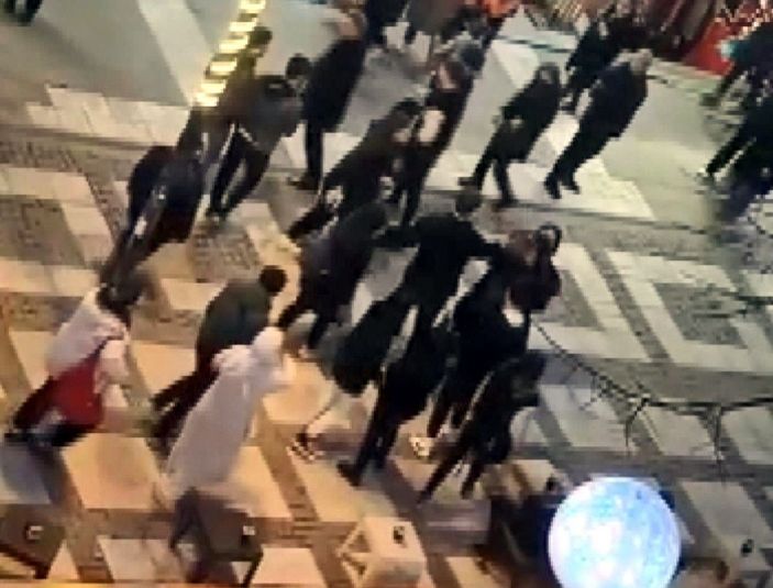 Avcılar'da genç kızların kedi kavgası kamerada  -3