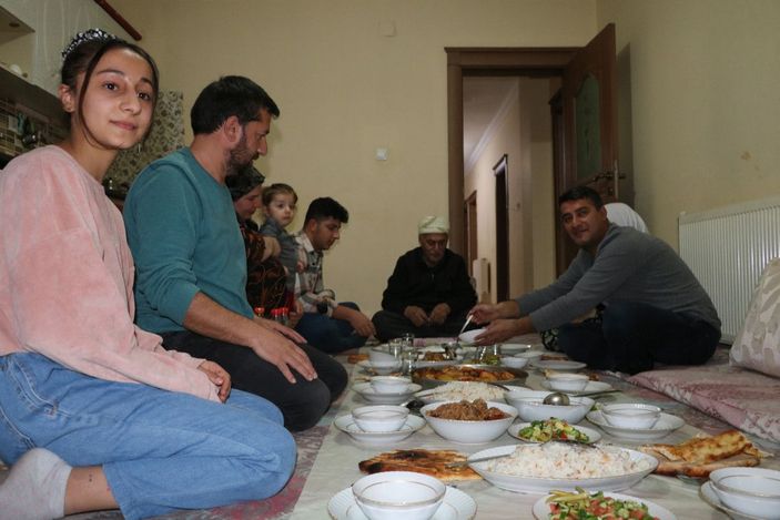 Türkiye'de ilk iftar Şemdinli'de açıldı -4