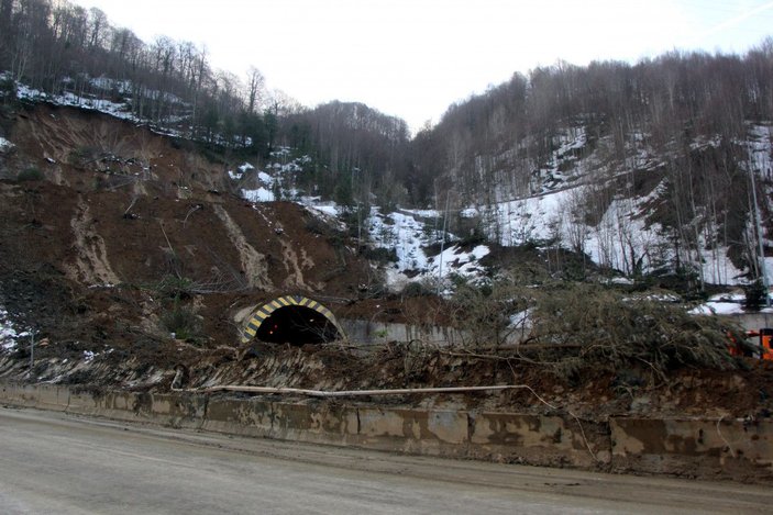 Bolu Dağı Tüneli'nde heyelan nedeniyle kapanan yolu açma çalışmaları sürüyor -7