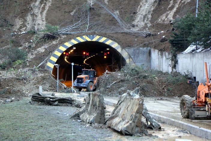 Bolu Dağı Tüneli'nde heyelan nedeniyle kapanan yolu açma çalışmaları sürüyor -5