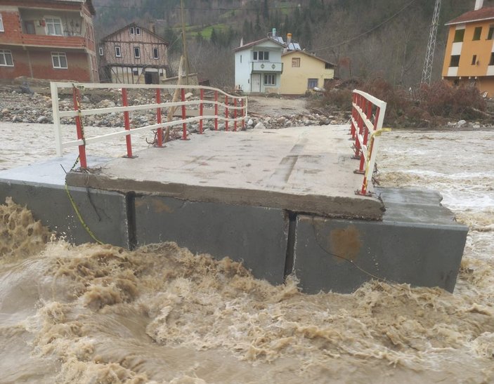 Kastamonu'nda geçici köprü yıkıldı -1