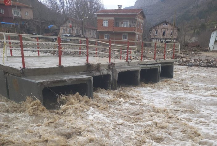 Kastamonu'nda geçici köprü yıkıldı -2