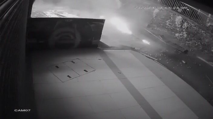 Fatih'te 4 katlı kapalı otoparktaki patlama kamerada -2