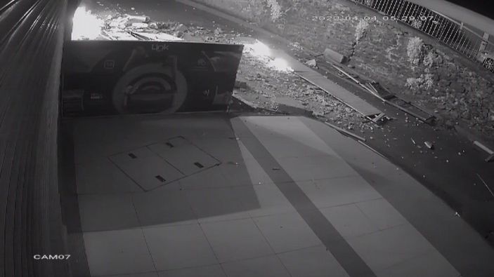 Fatih'te 4 katlı kapalı otoparktaki patlama kamerada -4