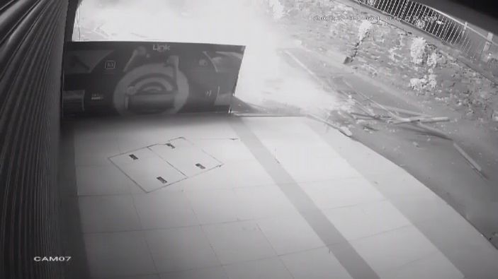 Fatih'te 4 katlı kapalı otoparktaki patlama kamerada -1