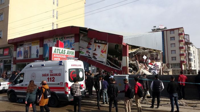 d Van'da kazı yapılan inşaat alanının yanındaki AVM'nin duvarı çöktü -10