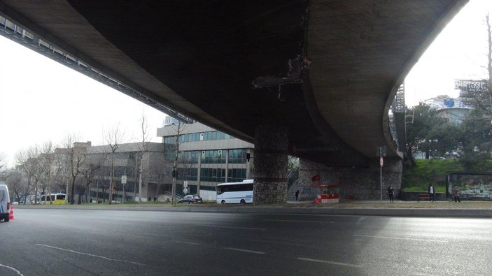 Beşiktaş'ta üst geçide kamyonuyla çarpan sürücü gözaltına alındı -6