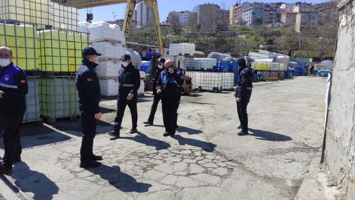 Gaziosmanpaşa'da kimyasal sızıntının olduğu depo mühürlendi -7