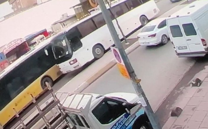Sultanbeyli'de otobüs ortalığı birbirine kattı -1